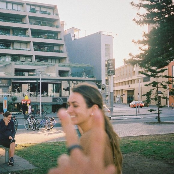 Meet your Posher, Lara - Picture 1 of 1